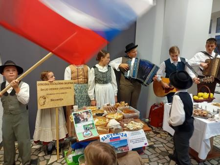 Otroška skupina Verine zvezdice je zastopala Slovenijo na mednarodnem festivalu v Koprivnici na Hrvaškem (12)